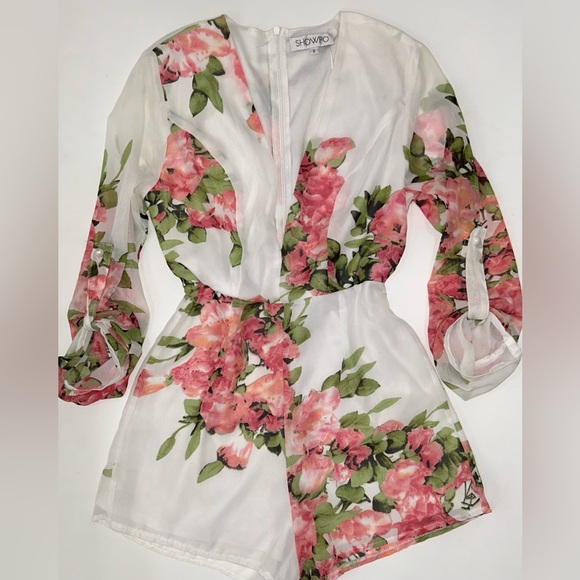 Showpo. Pants - NEW Showpo Floral Romper Size 8 AU & US 4